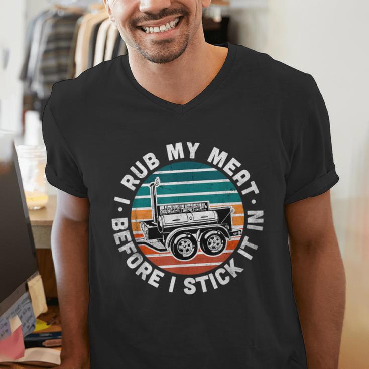 BBQ Dad Offset Smoker Pit Accessory I Rub My Meat Text Men's V-Neck T-Shirt BBQ Dad Offset Smoker Pit Accessory I Rub My Meat Text Men's V-Neck T-Shirt