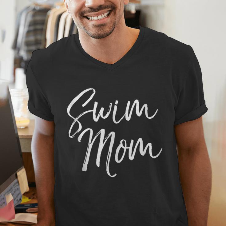 Cute Swimming Mom Mother's Day For Swimmers Swim Mom Men's V-Neck T-Shirt