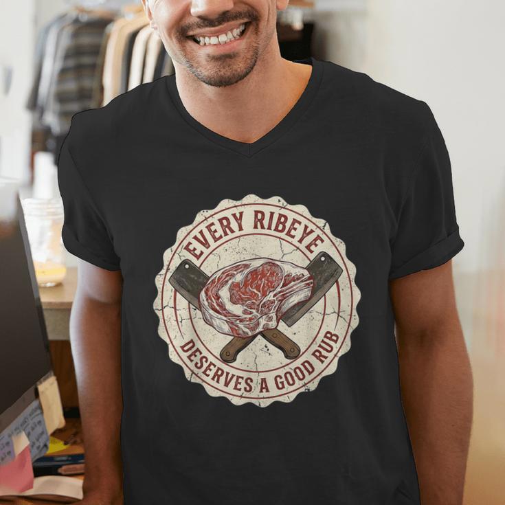 Every Ribeye Deserves A Good Rub BBQ Dad Grilling Men's V-Neck T-Shirt