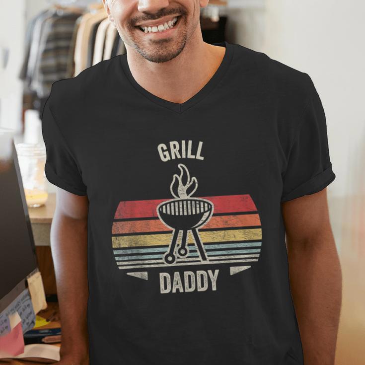 Grill Daddy BBQ Dad Retro Vintage Grilling Graphic Men's V-Neck T-Shirt