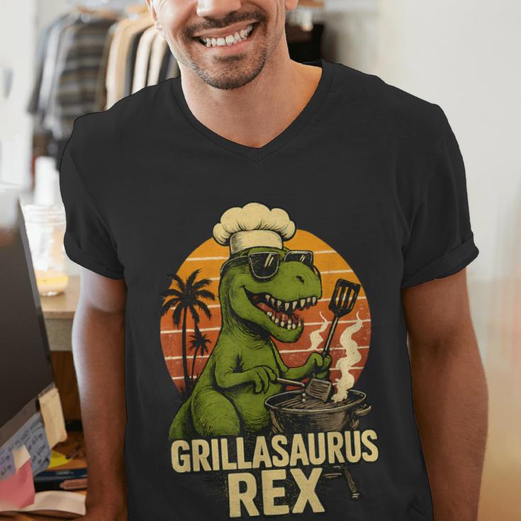 Grilling Dinosaur Grillasaurus T-Rex BBQ Dad Joke Men's V-Neck T-Shirt