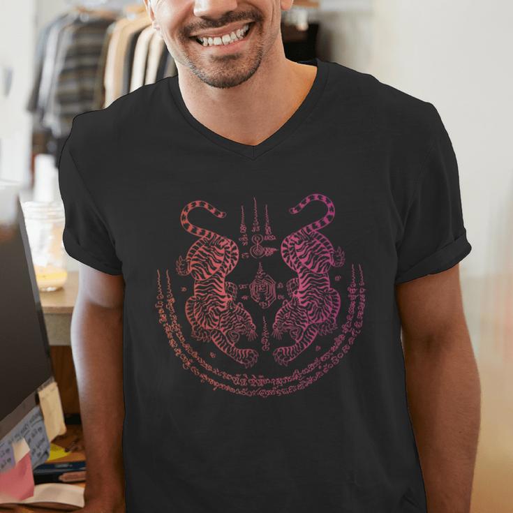Thai Tattoo Twin Tiger Sak Yant Muay Thai Thailand Graphic Men's V-Neck T-Shirt