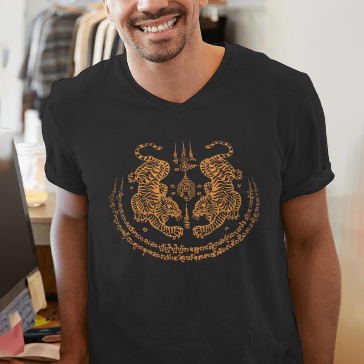 Twin Tiger Sak Yant Tattoo Muay Thai Thai Martial Arts Men's V-Neck T-Shirt Twin Tiger Sak Yant Tattoo Muay Thai Thai Martial Arts Men's V-Neck T-Shirt