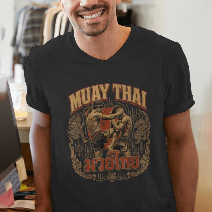 Vintage Muay Thai Thai Boxing Nak Muay Fighter Art Men's V-Neck T-Shirt