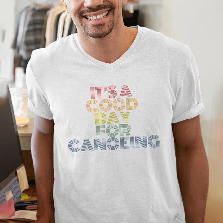 It's A Good Day For Canoeing Retro 70s Vintage Distressed Raglan Baseball Tee Men's V-Neck T-Shirt