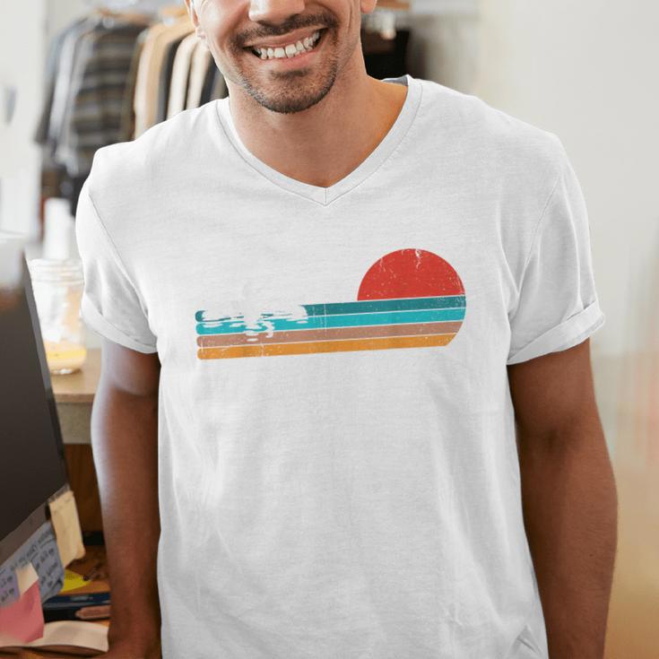 Paddling Canoe Retro Vintage For Canoeists And Paddle Men's V-Neck T-Shirt