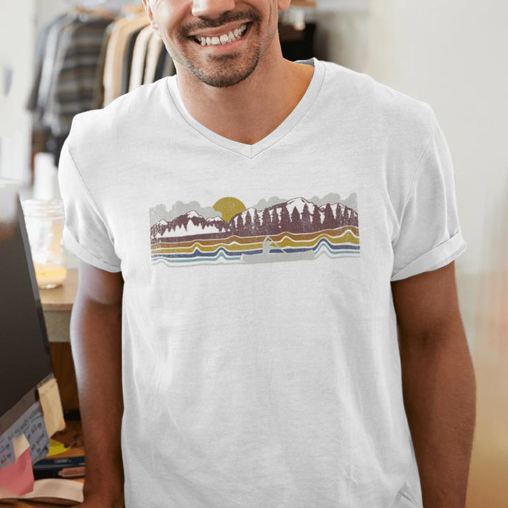 Trendy Canoe Silhouette Colourful Landscape Raglan Baseball Tee Men's V-Neck T-Shirt