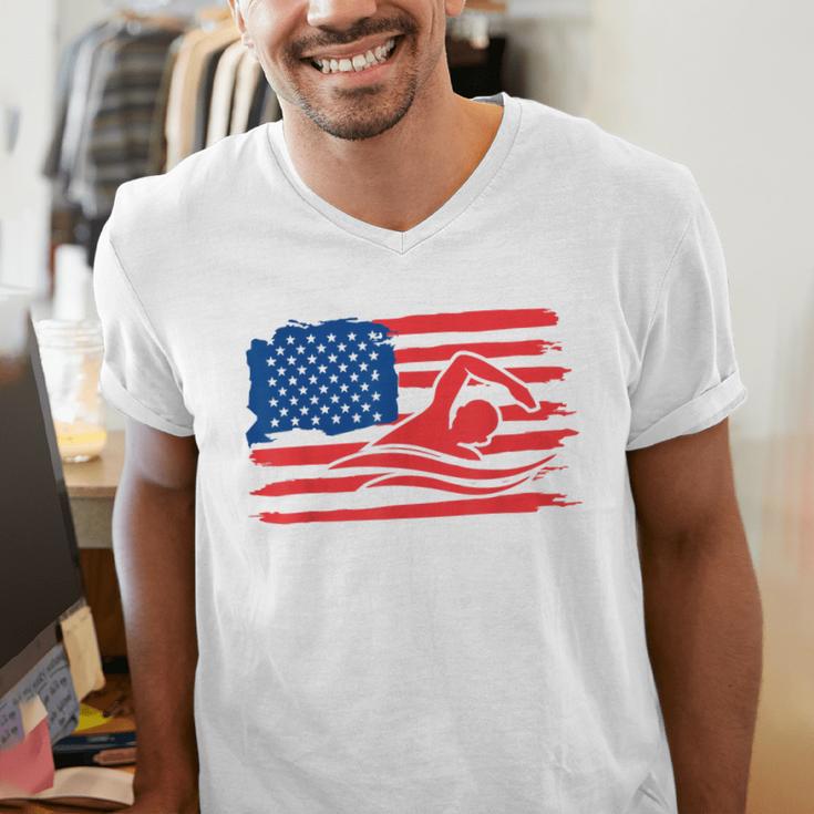 Vintage American Flag Swim Team Swimmer Funny Swimming Gift Men's V-Neck T-Shirt