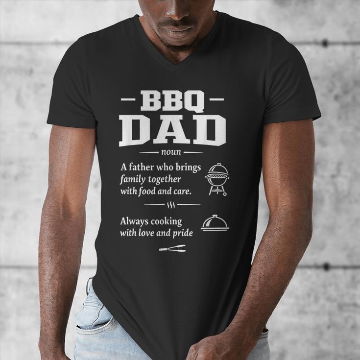 BBQ Dad Grilling Father Day Family Food Love Novelty Graphic Men's V-Neck T-Shirt