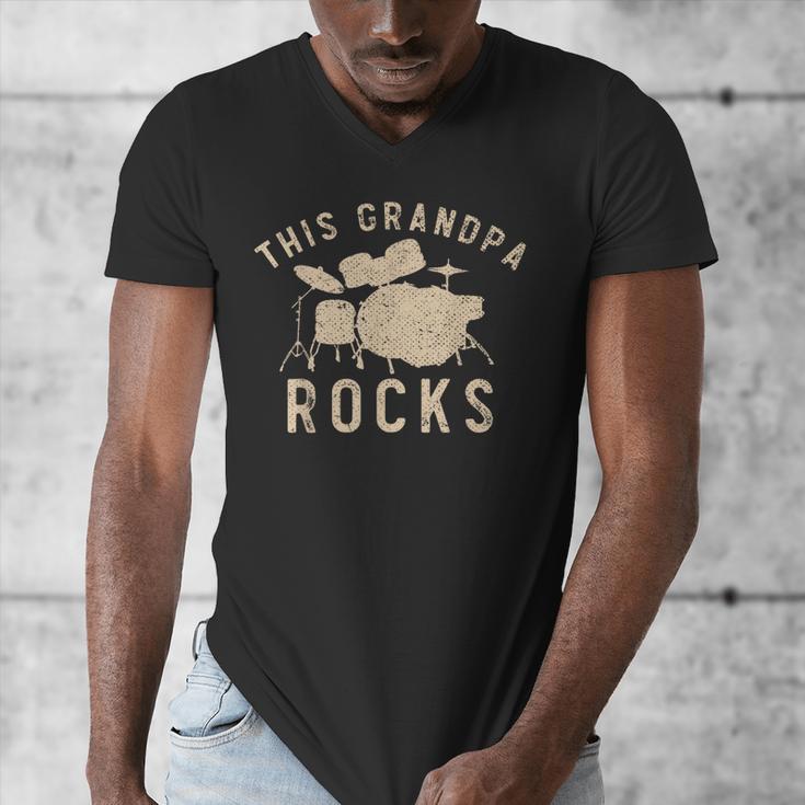 Dieser Opa Rockt Trommzeuger Drummer Musik Drum Kit Men's V-Neck T-Shirt