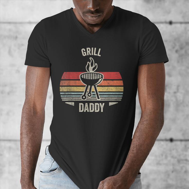 Grill Daddy BBQ Dad Retro Vintage Grilling Graphic Men's V-Neck T-Shirt