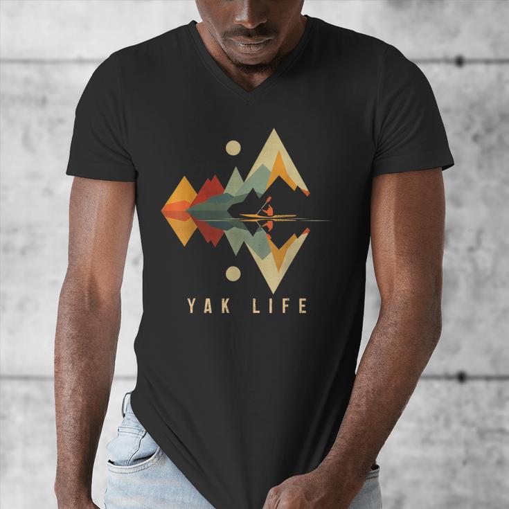Kayak Vintage Retro Mountains Canoe Kayak Kayak Kayak Men's V-Neck T-Shirt