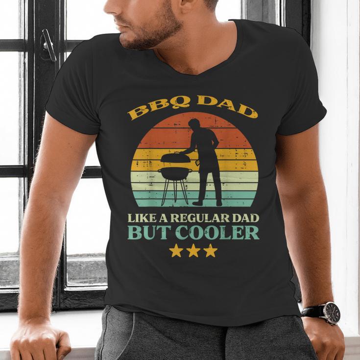 Bbq Dad Cooler Retro Barbecue Grill Fathers Day Daddy Papa Men's V-Neck T-Shirt
