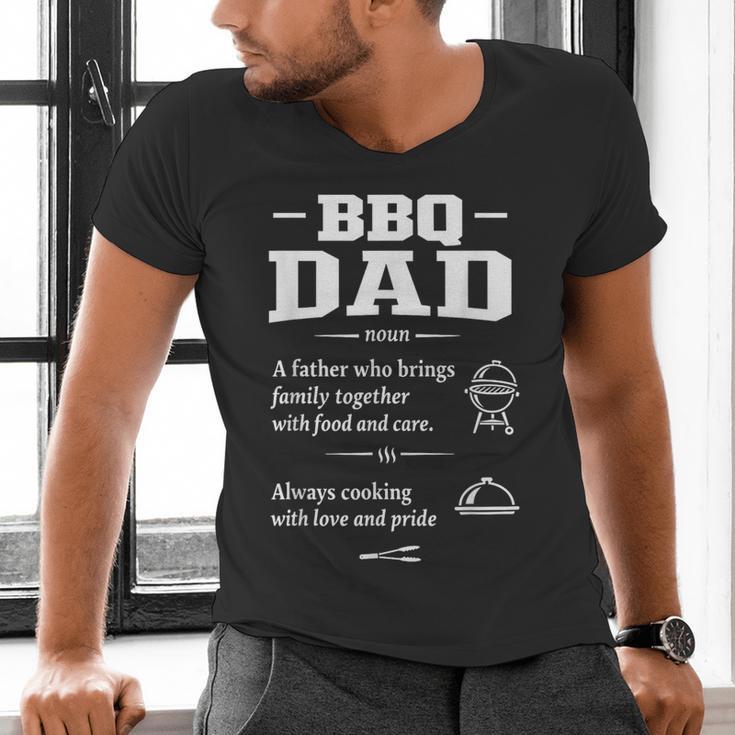 BBQ Dad Grilling Father Day Family Food Love Novelty Graphic Men's V-Neck T-Shirt