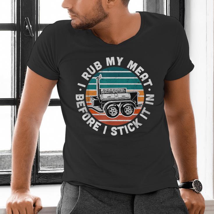 BBQ Dad Offset Smoker Pit Accessory I Rub My Meat Text Men's V-Neck T-Shirt BBQ Dad Offset Smoker Pit Accessory I Rub My Meat Text Men's V-Neck T-Shirt