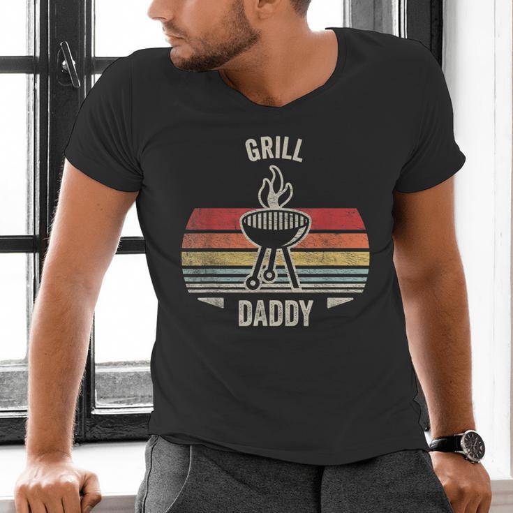 Grill Daddy BBQ Dad Retro Vintage Grilling Graphic Men's V-Neck T-Shirt