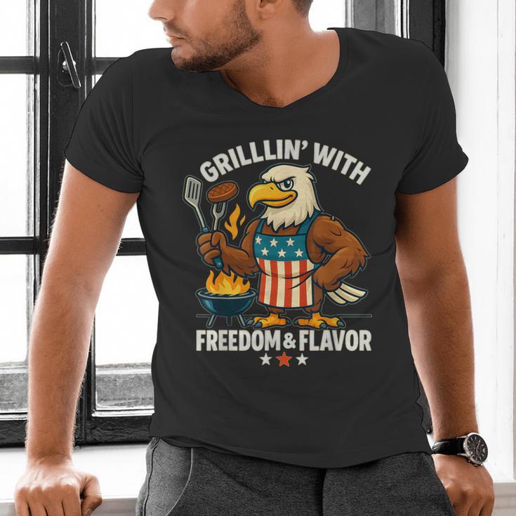 Grillin’ Eagle BBQ Dad 4th Of July Father’s Day Men's V-Neck T-Shirt