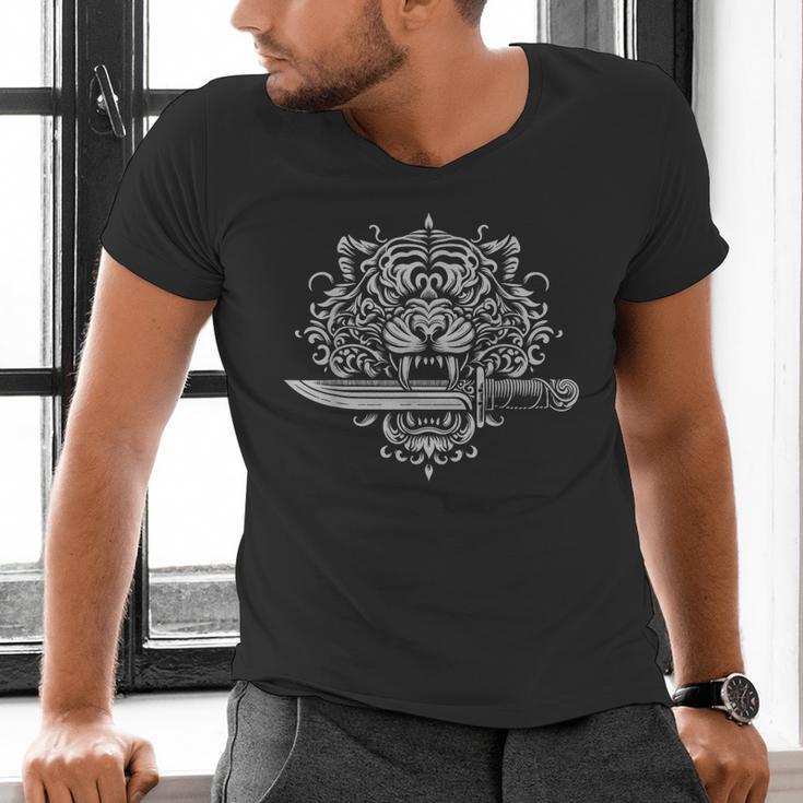 Sak Yant Muay Thai MMA Tattoo Tiger Head Knife Martial Art Men's V-Neck T-Shirt