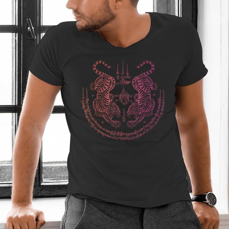 Thai Tattoo Twin Tiger Sak Yant Muay Thai Thailand Graphic Men's V-Neck T-Shirt