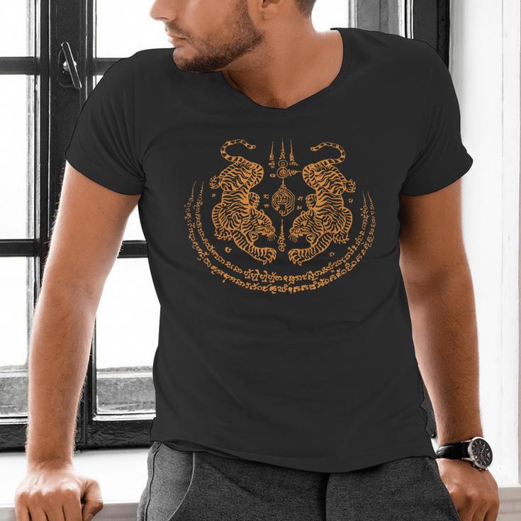 Twin Tiger Sak Yant Tattoo Muay Thai Thai Martial Arts Men's V-Neck T-Shirt Twin Tiger Sak Yant Tattoo Muay Thai Thai Martial Arts Men's V-Neck T-Shirt