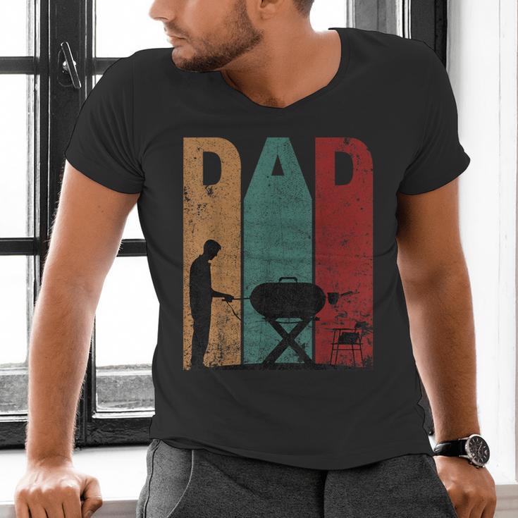 Vintage BBQ Dad Silhouette Father's Day Retro Men's V-Neck T-Shirt Vintage BBQ Dad Silhouette Father's Day Retro Men's V-Neck T-Shirt