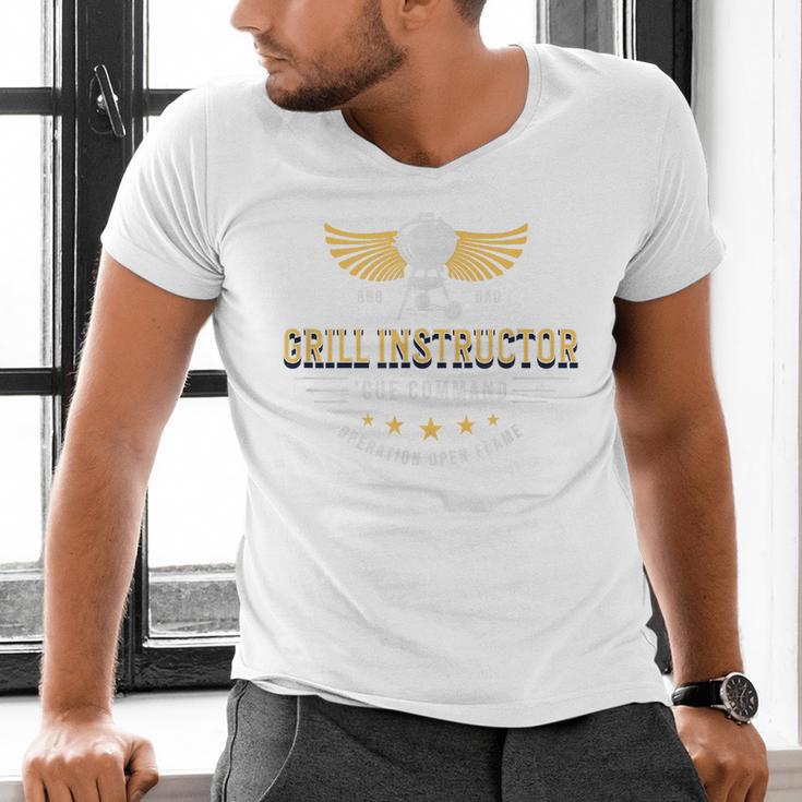 Grill Instructor BBQ Dad – 'Cue Command Op Open Flame Father Men's V-Neck T-Shirt Grill Instructor BBQ Dad – 'Cue Command Op Open Flame Father Men's V-Neck T-Shirt