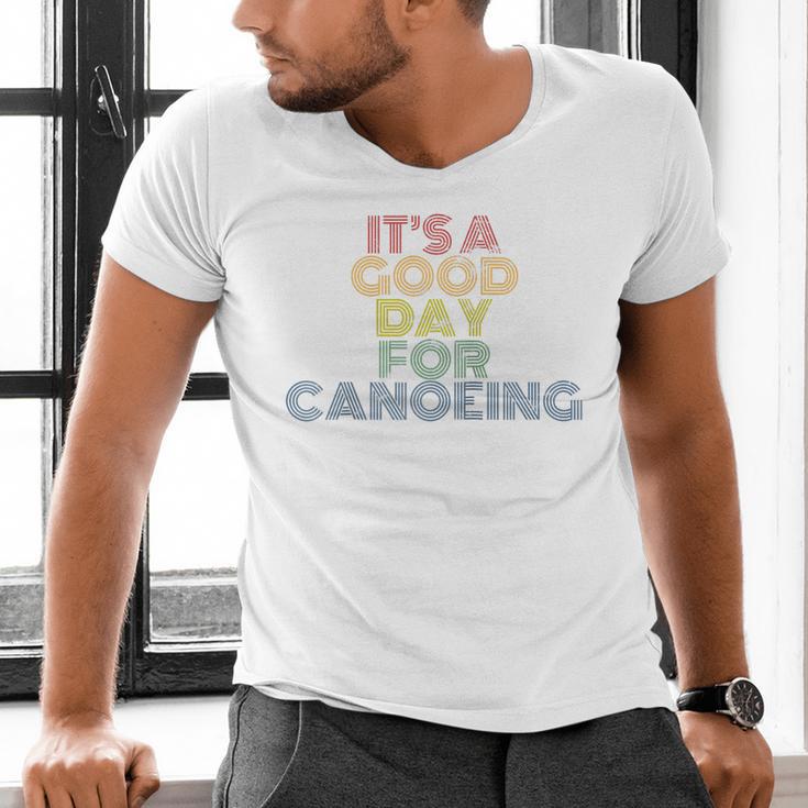 It's A Good Day For Canoeing Retro 70s Vintage Distressed Raglan Baseball Tee Men's V-Neck T-Shirt