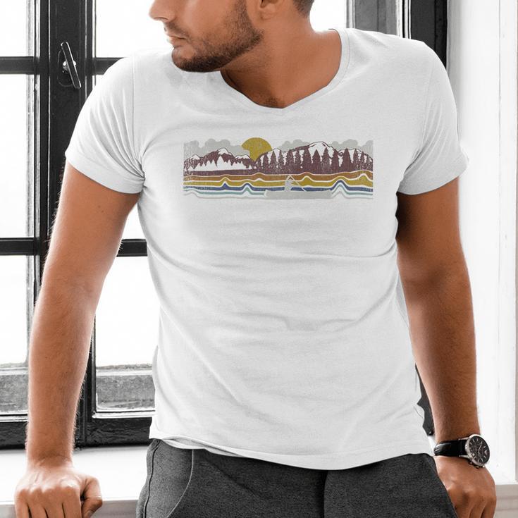 Trendy Canoe Silhouette Colourful Landscape Raglan Baseball Tee Men's V-Neck T-Shirt