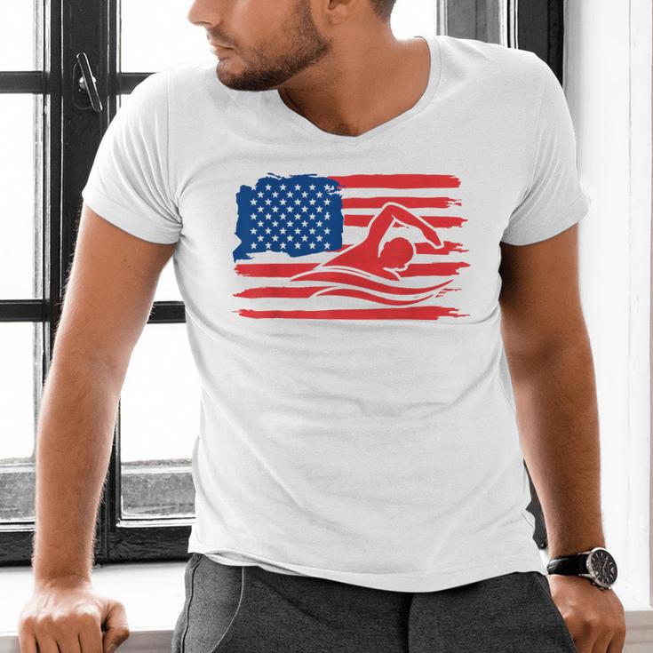 Vintage American Flag Swim Team Swimmer Funny Swimming Gift Men's V-Neck T-Shirt