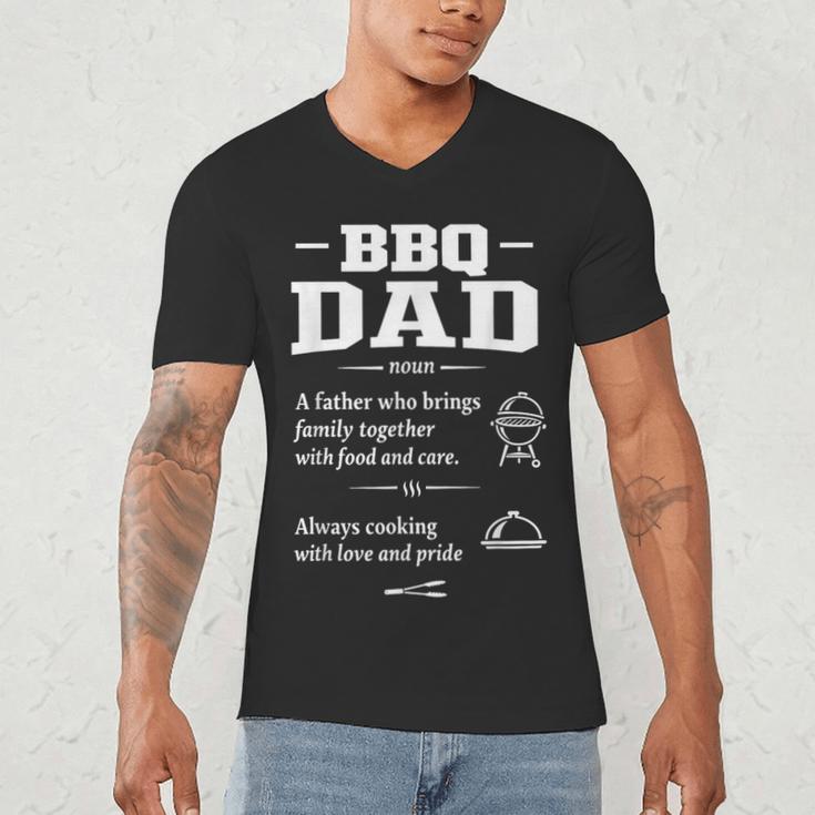 BBQ Dad Grilling Father Day Family Food Love Novelty Graphic Men's V-Neck T-Shirt
