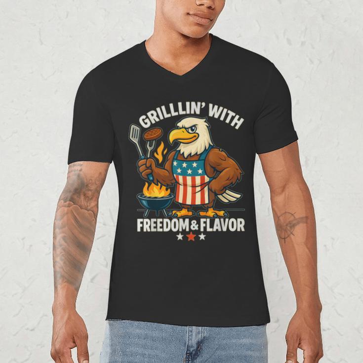 Grillin’ Eagle BBQ Dad 4th Of July Father’s Day Men's V-Neck T-Shirt