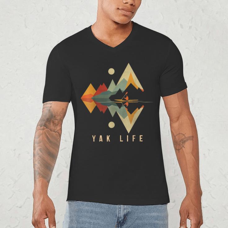 Kayak Vintage Retro Mountains Canoe Kayak Kayak Kayak Men's V-Neck T-Shirt
