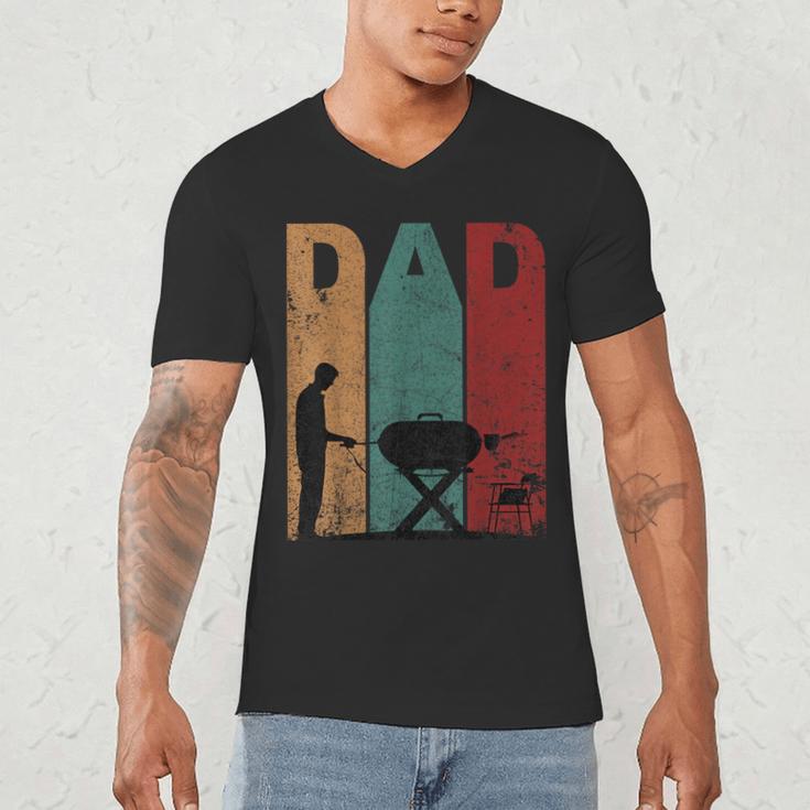 Vintage BBQ Dad Silhouette Father's Day Retro Men's V-Neck T-Shirt Vintage BBQ Dad Silhouette Father's Day Retro Men's V-Neck T-Shirt