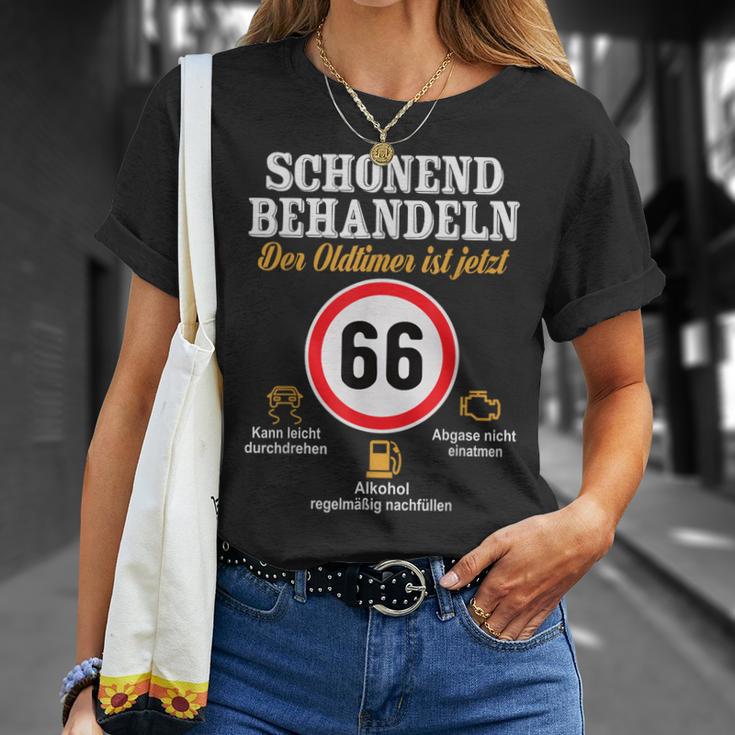 66 Geburtstagchonend Behandeln Oldtimer Ist 66 Jahre T-Shirt Geschenke für Sie
