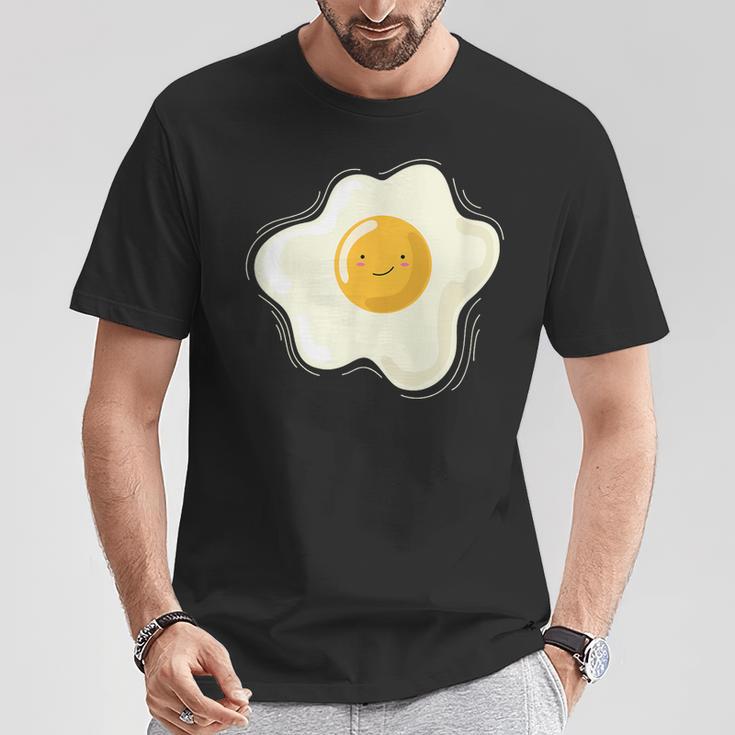 Cocinar Y Cocinar Huevos Fritos Es Feliz Camiseta unisex Regalos divertidos