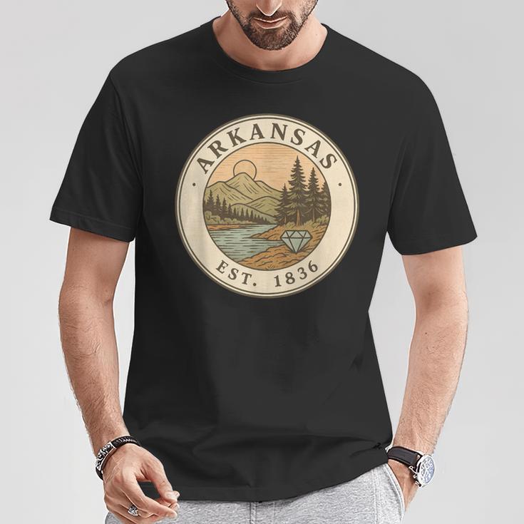 Emblema Retro De Paisaje De Orgullo De Arkansas Camiseta unisex Regalos divertidos