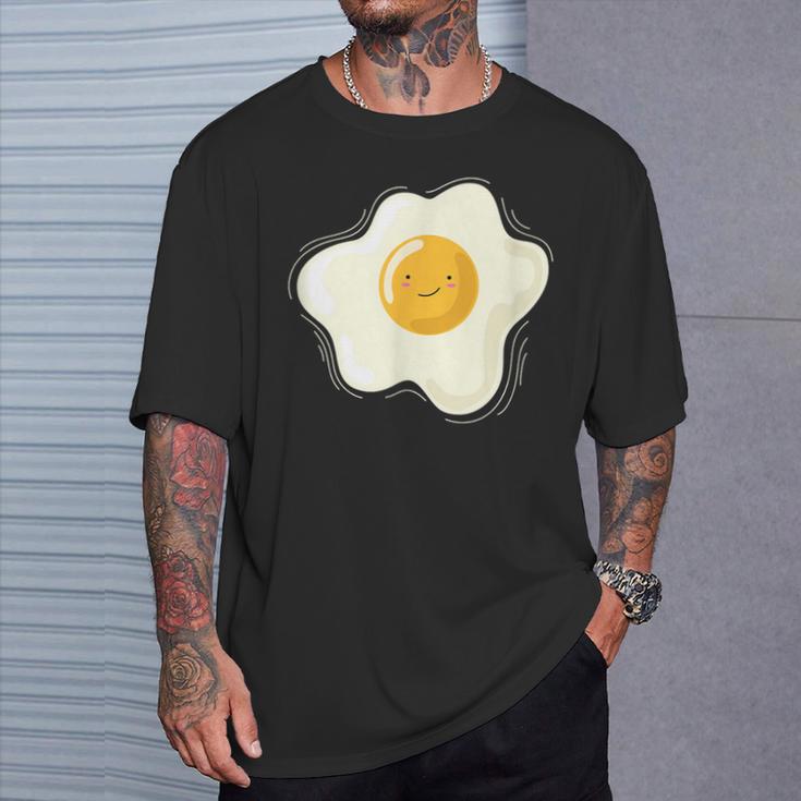 Cocinar Y Cocinar Huevos Fritos Es Feliz Camiseta unisex Regalos para él