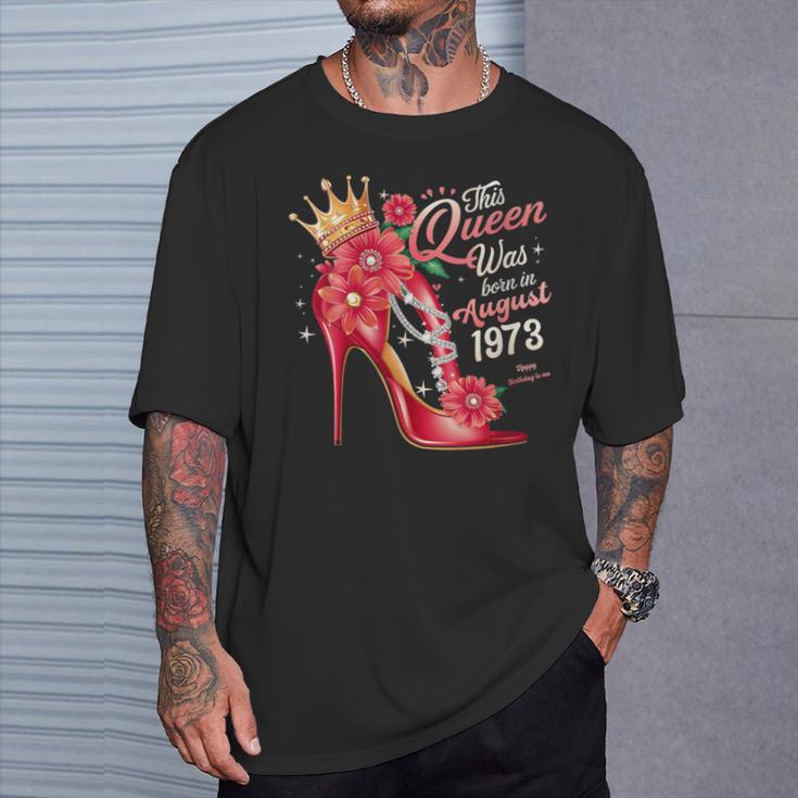Esta Reina Nació En Agosto De 1973 Cumpleaños De Agosto Es Cuello Camiseta unisex Regalos para él