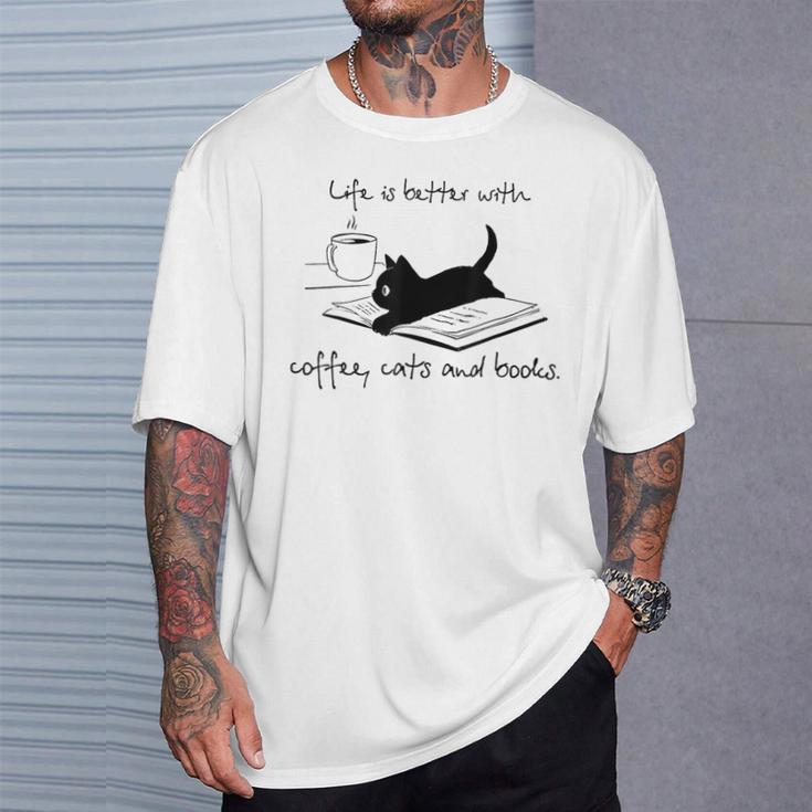 Life Is Better With Books Cats And Coffee Tシャツ 彼への贈り物