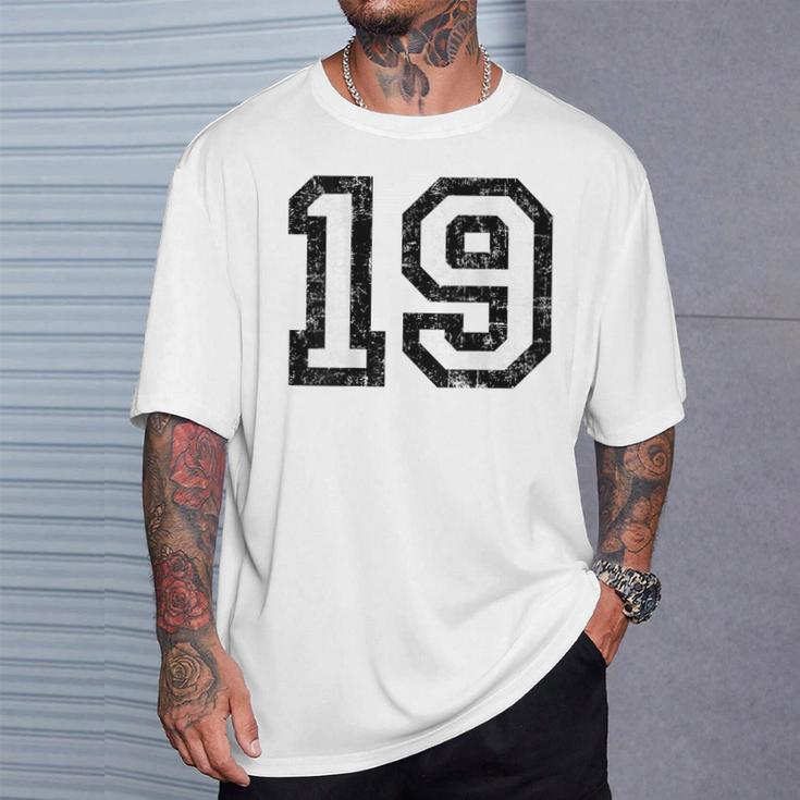 Numéro De Dossard 19Intage NoirBlanc No 19 T-Shirt Cadeaux pour lui