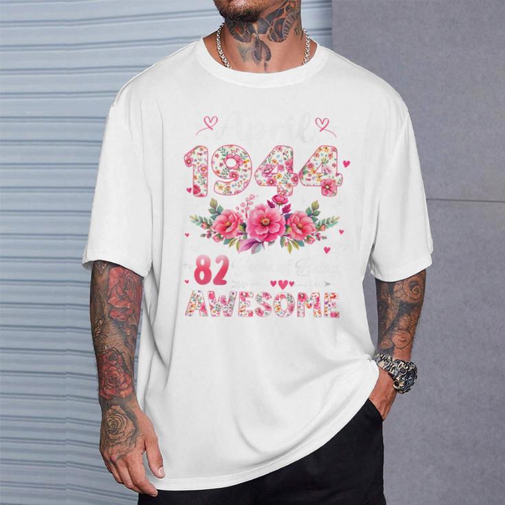 オンバック 82歳 1944年4月 花柄 82歳の誕生日 Tシャツ 彼への贈り物