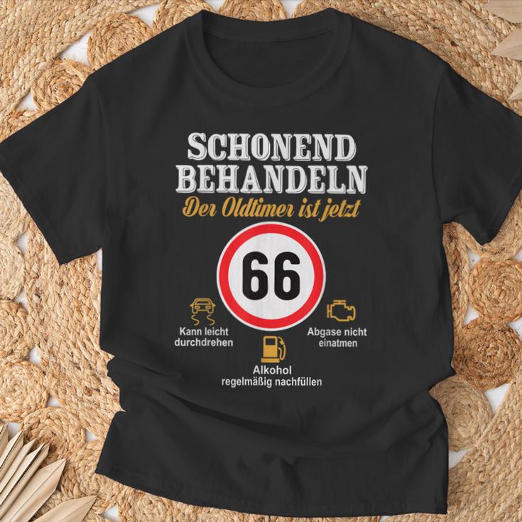 66 Geburtstagchonend Behandeln Oldtimer Ist 66 Jahre T-Shirt Geschenke für alte Männer