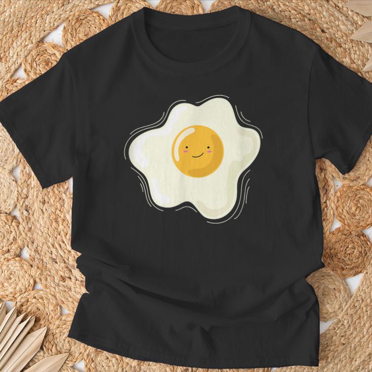 Cocinar Y Cocinar Huevos Fritos Es Feliz Camiseta unisex Regalos para ancianos