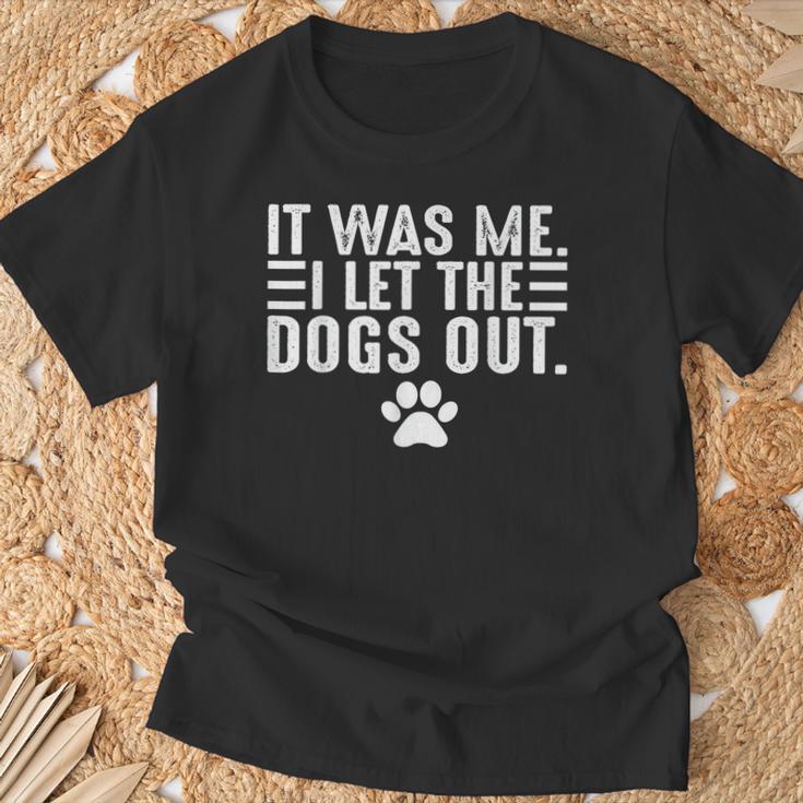 Dog Lover It Was Me I Let The Dogs Out Mom Dad Dog's Paw T-Shirt Gifts for Old Men