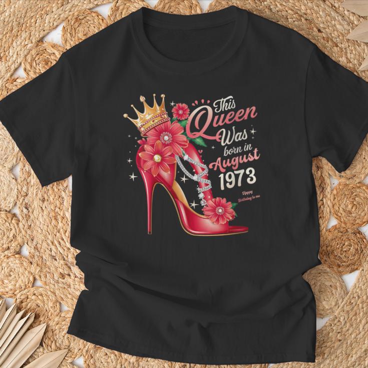 Esta Reina Nació En Agosto De 1973 Cumpleaños De Agosto Es Cuello Camiseta unisex Regalos para ancianos