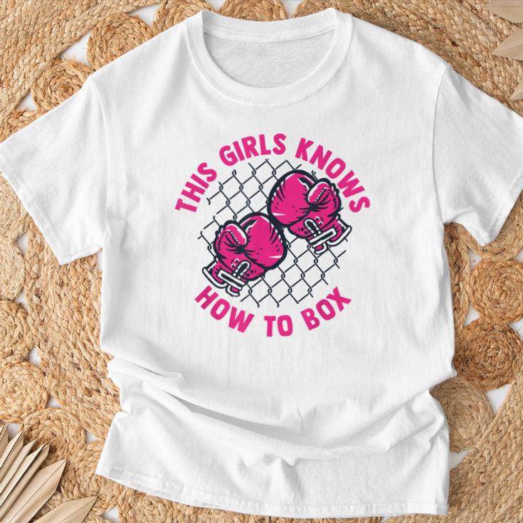 This Girl Knows How To Box Muay Thai Kickboxer Fan Boxing T-Shirt Gifts for Old Men