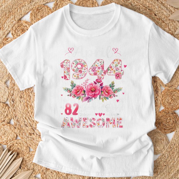 オンバック 82歳 1944年4月 花柄 82歳の誕生日 Tシャツ 高齢者への贈り物