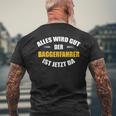 Alles Wird Gut Der Baggerfahrer Ist Jetzt Da T-Shirt mit Rückendruck Geschenke für alte Männer