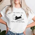 Life Is Better With Books Cats And Coffee レディースTシャツ 彼女への贈り物