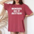 独占的なナースtシャツ Nurses Do It Better レディースオーバーサイズコンフォートTシャツ Crimson
